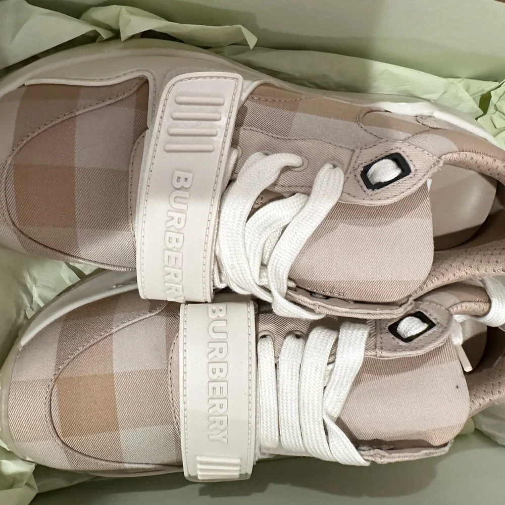 Burberry Sneakers - Picture 3 of 4